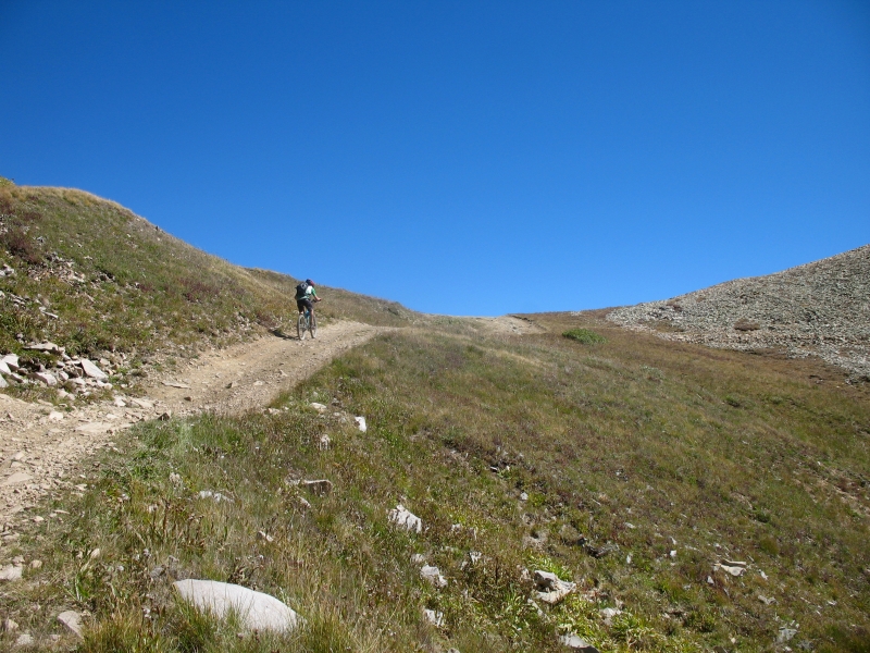 Mountain bike from Crested Butte to Aspen over Pearl Pass